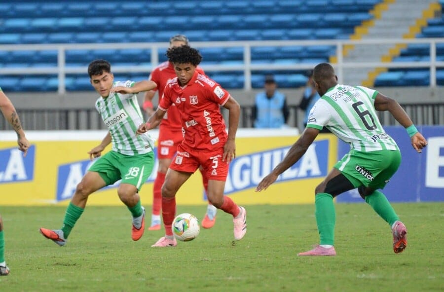 América de Cali llega líder, pero con seis puntos en disputa legal por la presunta alineación indebida de Yhormar Hurtado - crédito José Luis Guzmán-El País/Colprensa