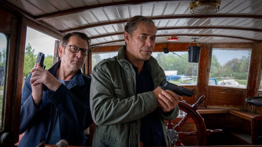 Ingo Naujoks y Sven Martinek, en la séptima temporada de 'Asesinato en el norte'.