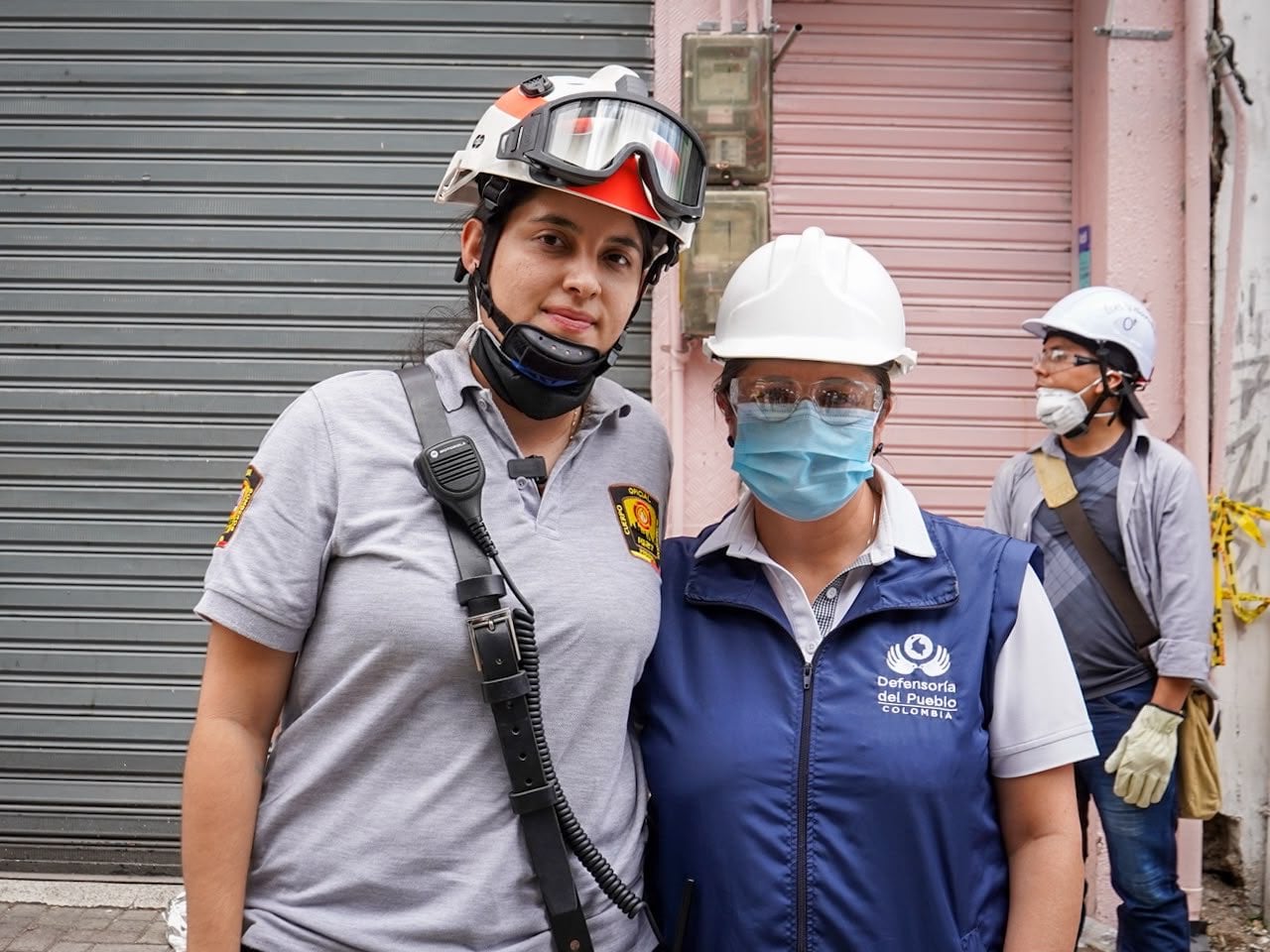 La defensora del Pueblo, Iris Marín Ortiz, recorrió las zonas de rescate en Pereira y destacó la labor de los equipos de emergencia que trabajan en la atención de la tragedia - crédito Defenosría del Pueblo/X