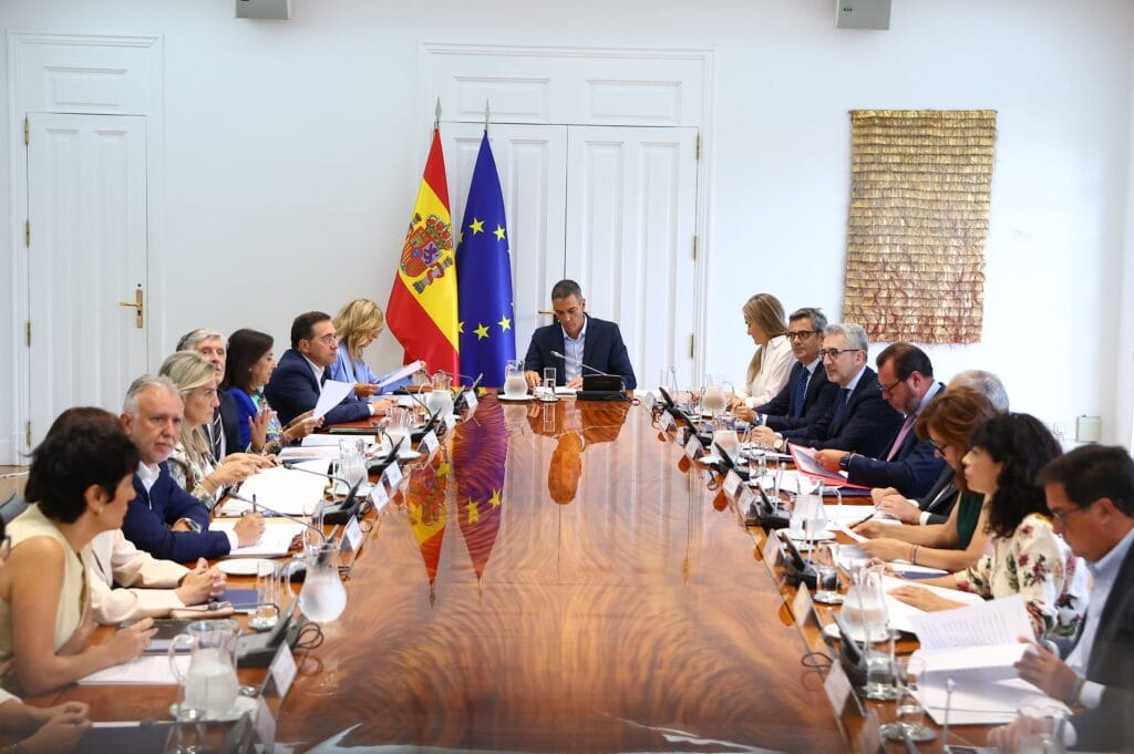 Pedro Sánchez preside la reunión del Consejo de Seguridad Nacional extraordinario para coordinar la crisis humanitaria en Ceuta. (La Moncloa)