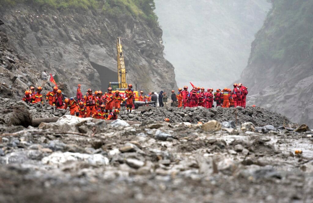 China imposes a wall of silence in Tibet after the Himalayan disaster