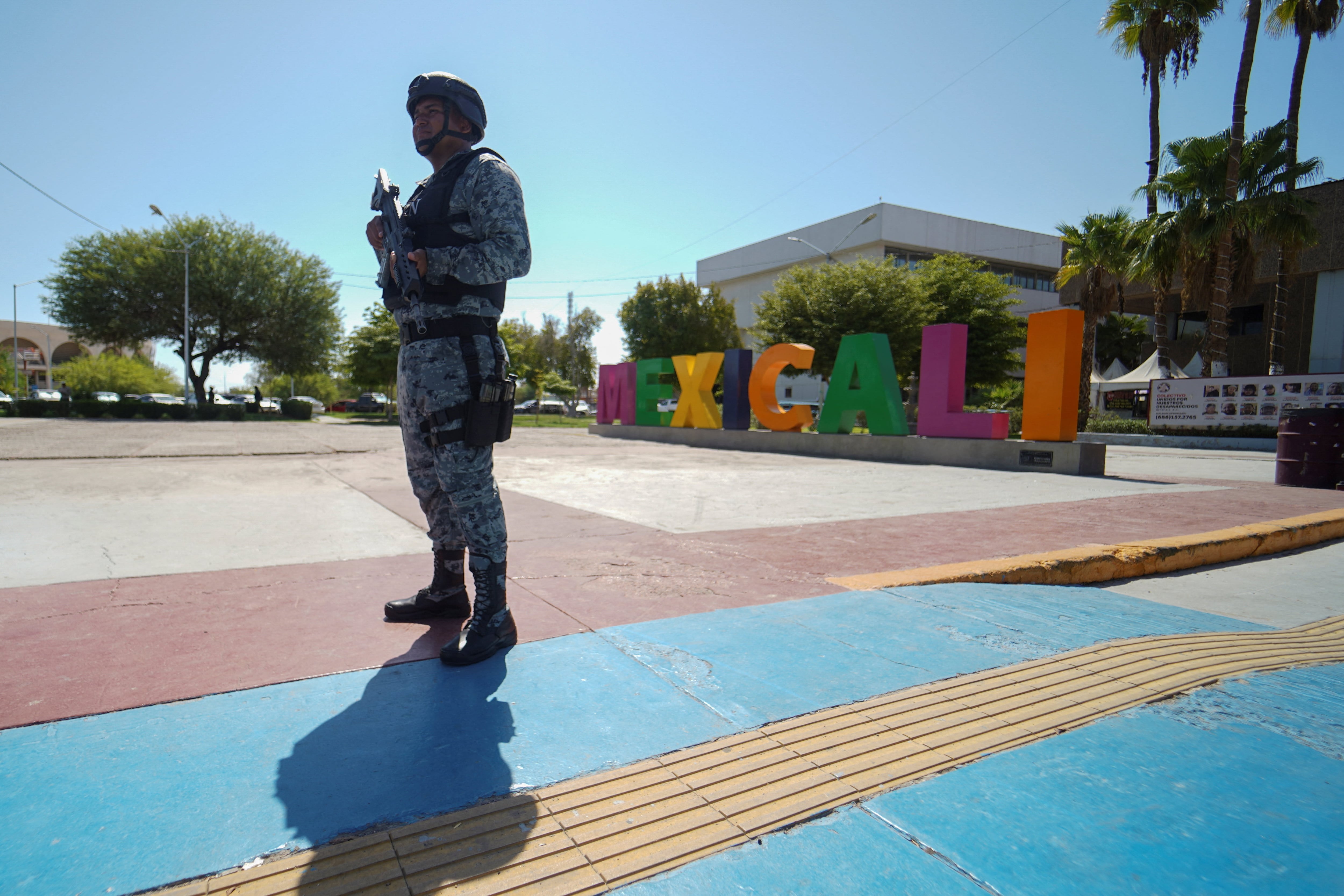 Autoridades federales desplegadas en Mexicali tras la alerta de EEUU. REUTERS/Victor Medina