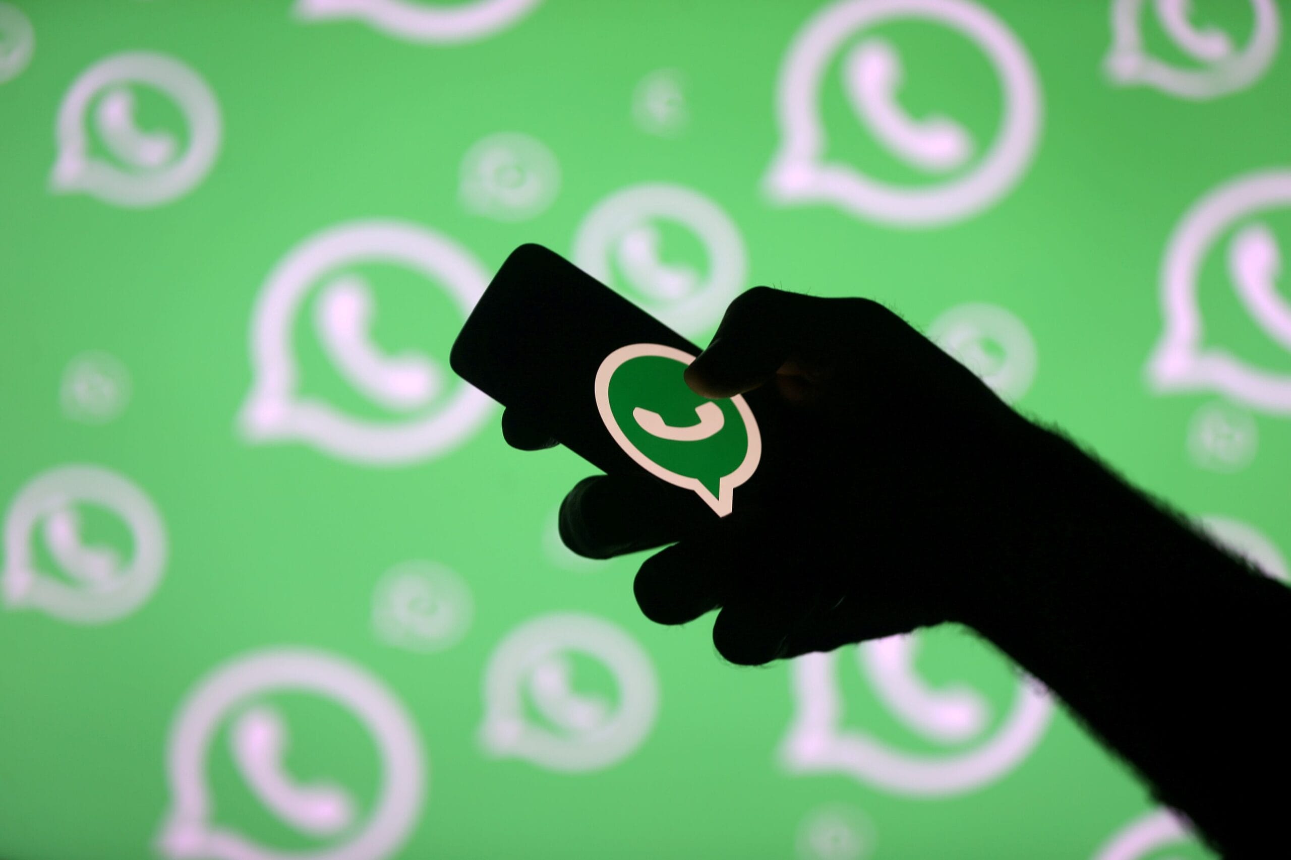 Los comercios que utilizan solo la aplicación gratuita de WhatsApp Business desde un teléfono no tendrán este cargo. (Foto:  REUTERS/Dado Ruvic/File Photo)