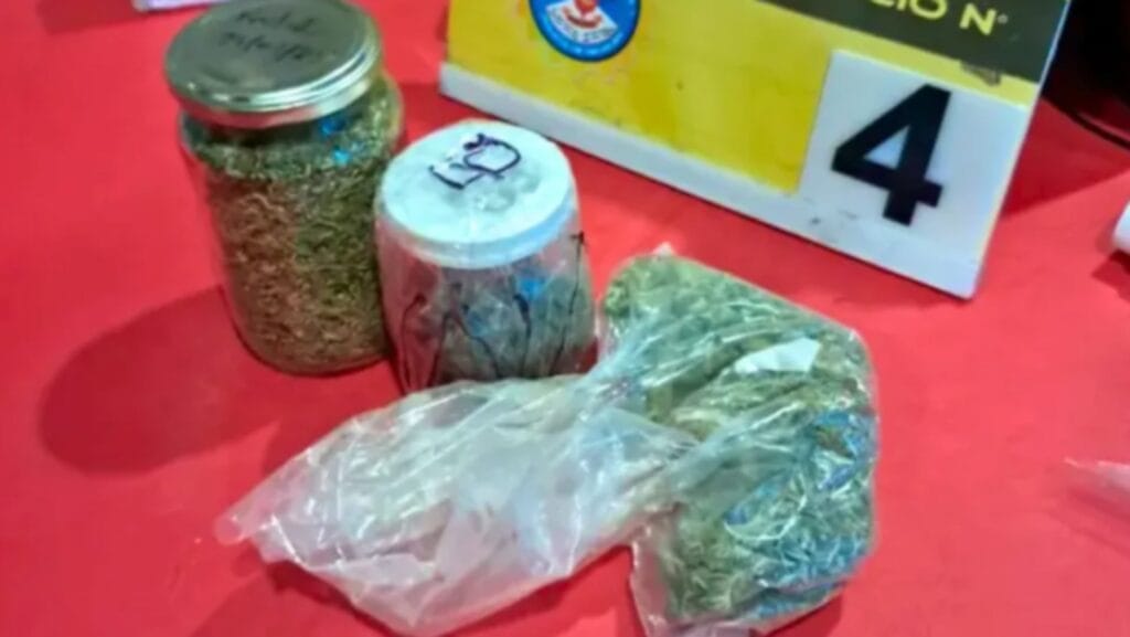 La Policía del Neuquén secuestró más de 100 dosis de cocaína listas para la venta en dos allanamientos en Villa La Angostura. (Río Negro)