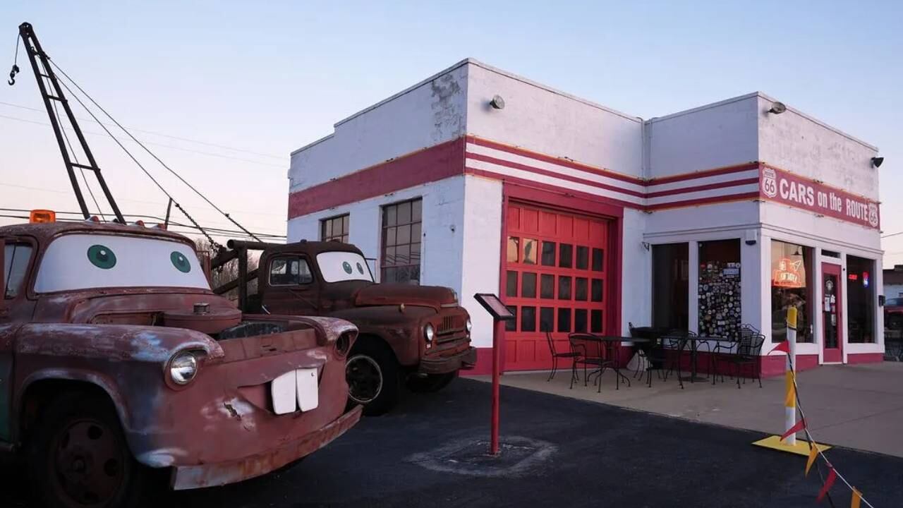 La Ruta 66 ha inspirado clásicos musicales, películas icónicas y escenarios artísticos, reafirmando su papel central en la cultura popular estadounidense (AP)
