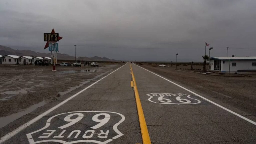 Flagstaff mantiene a la Ruta 66 como eje de su economía turística y recibe unos cinco millones de visitantes al año (AP)