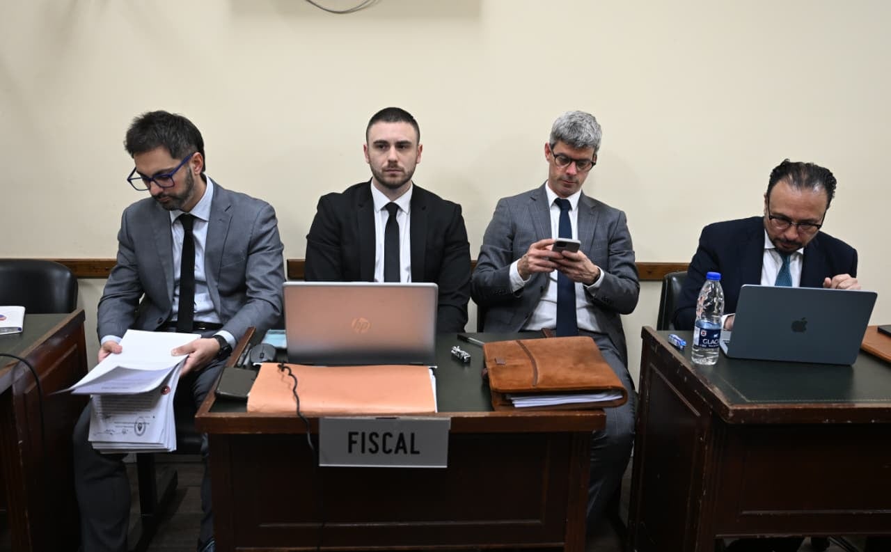 El fiscal Sandro Abraldes se opuso a la suspensión del juicio y cuestionó la estrategia de los abogados del músico, al considerar que apunta a “prolongar indefinidamente la realización del juicio” (Maximiliano Luna)