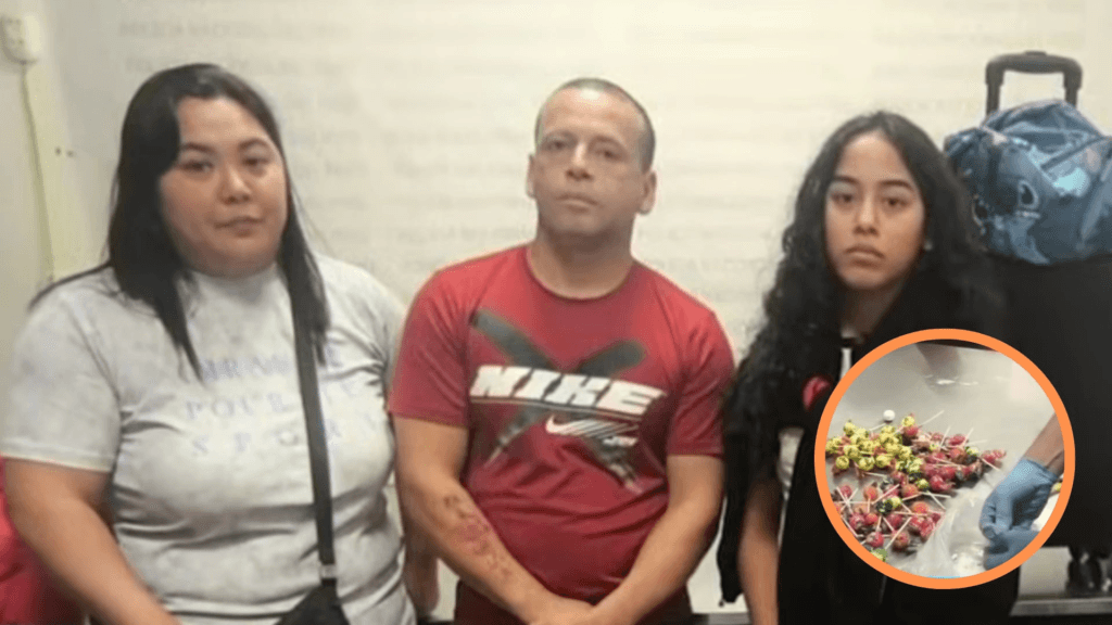 Intervención de tres integrantes de una familia peruana durante los controles previos a un vuelo internacional con destino a Tokio. Composición: Infobae