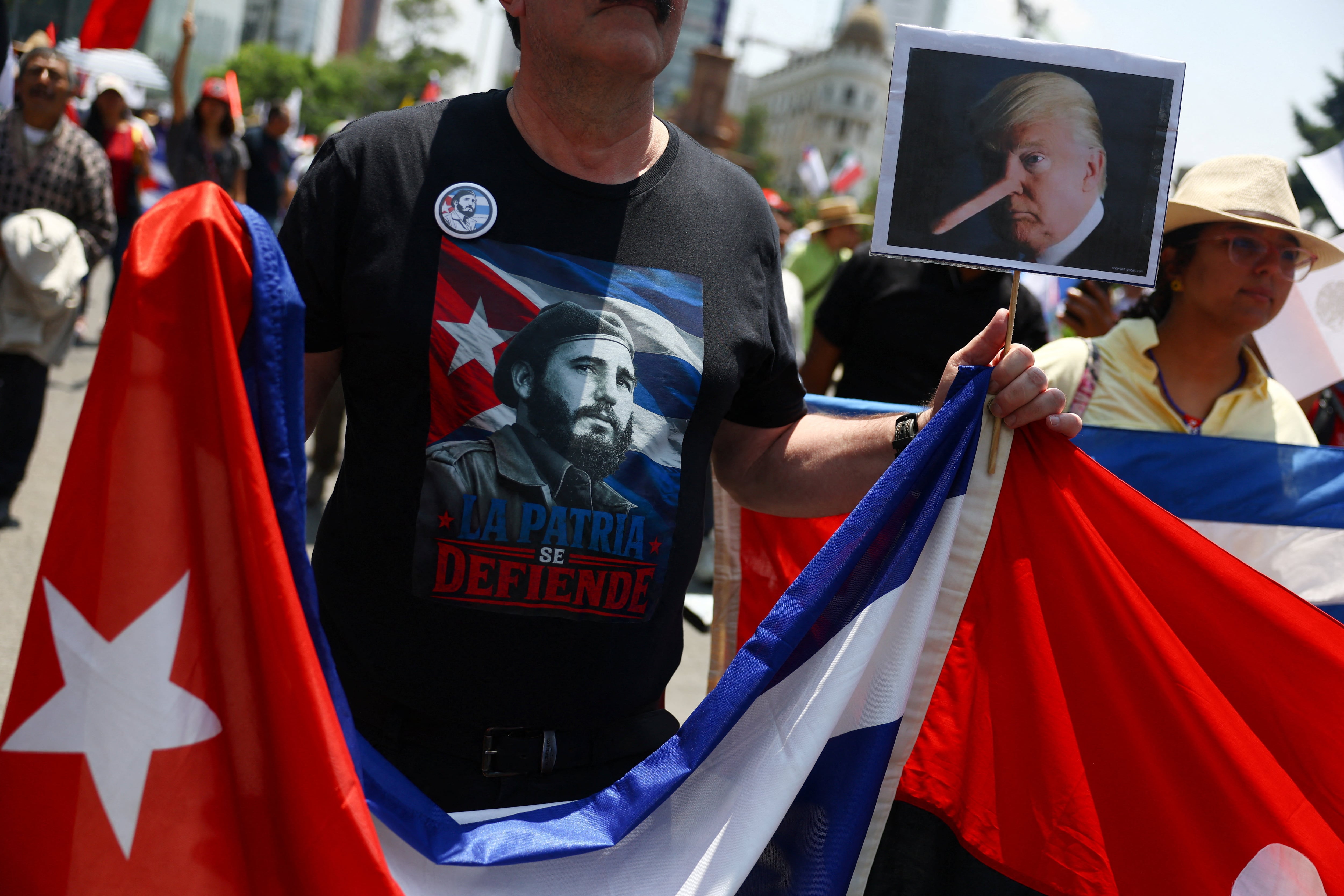 El presidente estadounidense calificó al gobierno de La Habana como un Estado fallido al borde del colapso y confirmó que su secretario de Estado conduce negociaciones directas con la isla, cuyos términos permanecen sin confirmar. REUTERS/Daniel Becerril