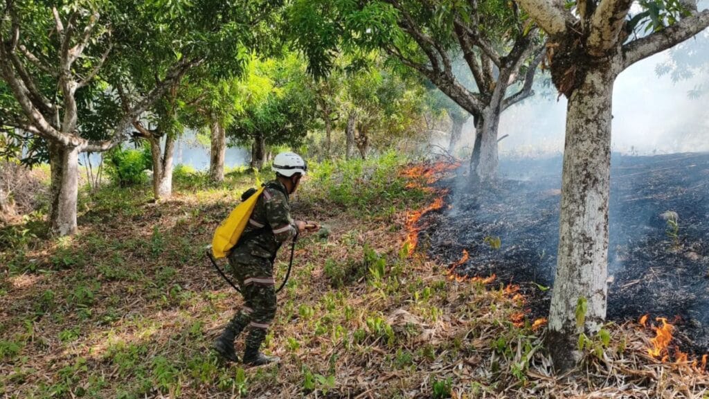 Las autoridades hicieron un seguimiento a los incendios forestales registrados en Villa de Leyva hatsa controlar el 75% de ellos - crédito Ungrd