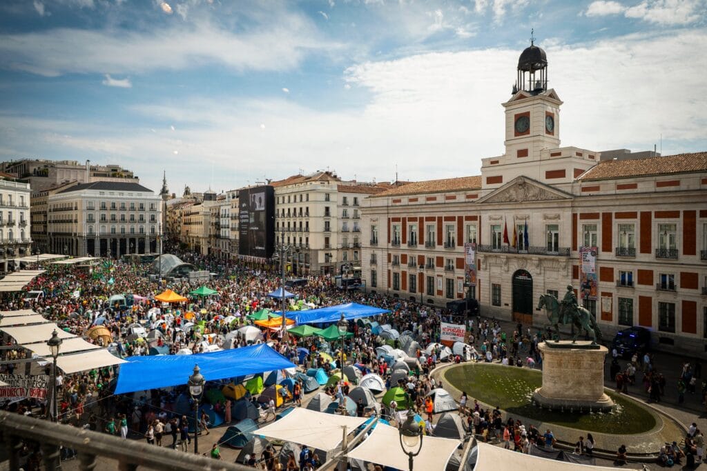 Acampada en Puerta del Sol en protesta contra la crisis de la vivienda.