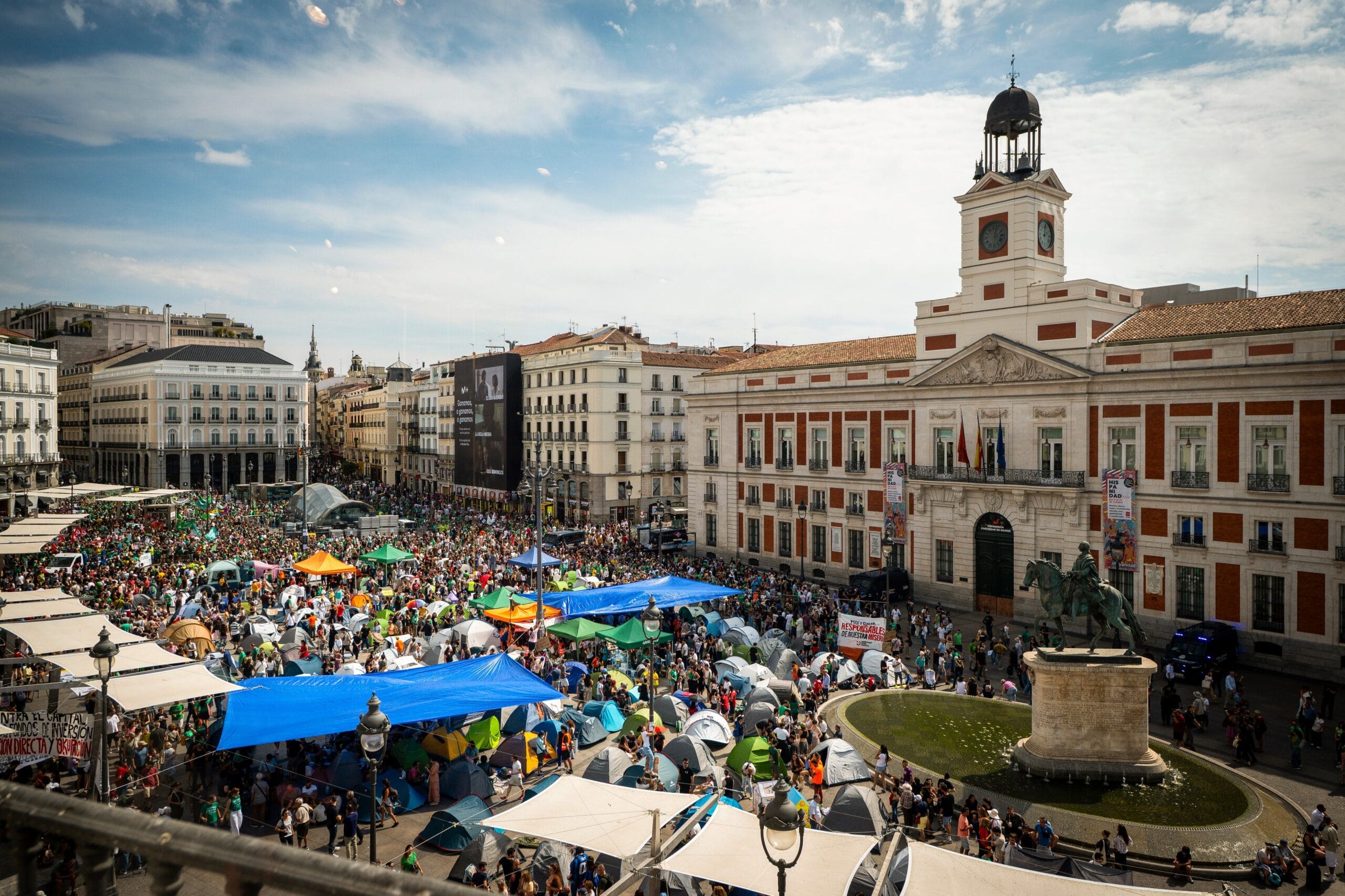 Acampada en Puerta del Sol en protesta contra la crisis de la vivienda.