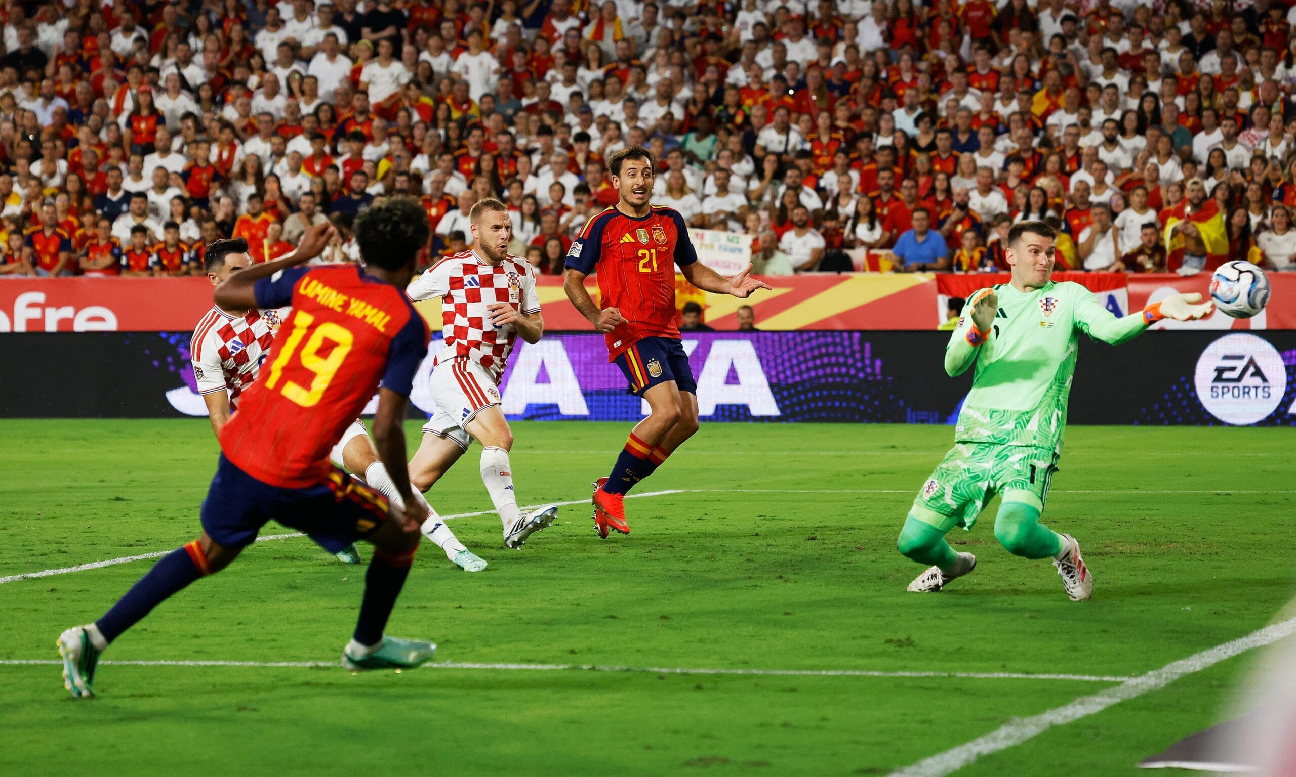 Lamine saca brillo a la segunda estrella en la victoria de España ante Croacia