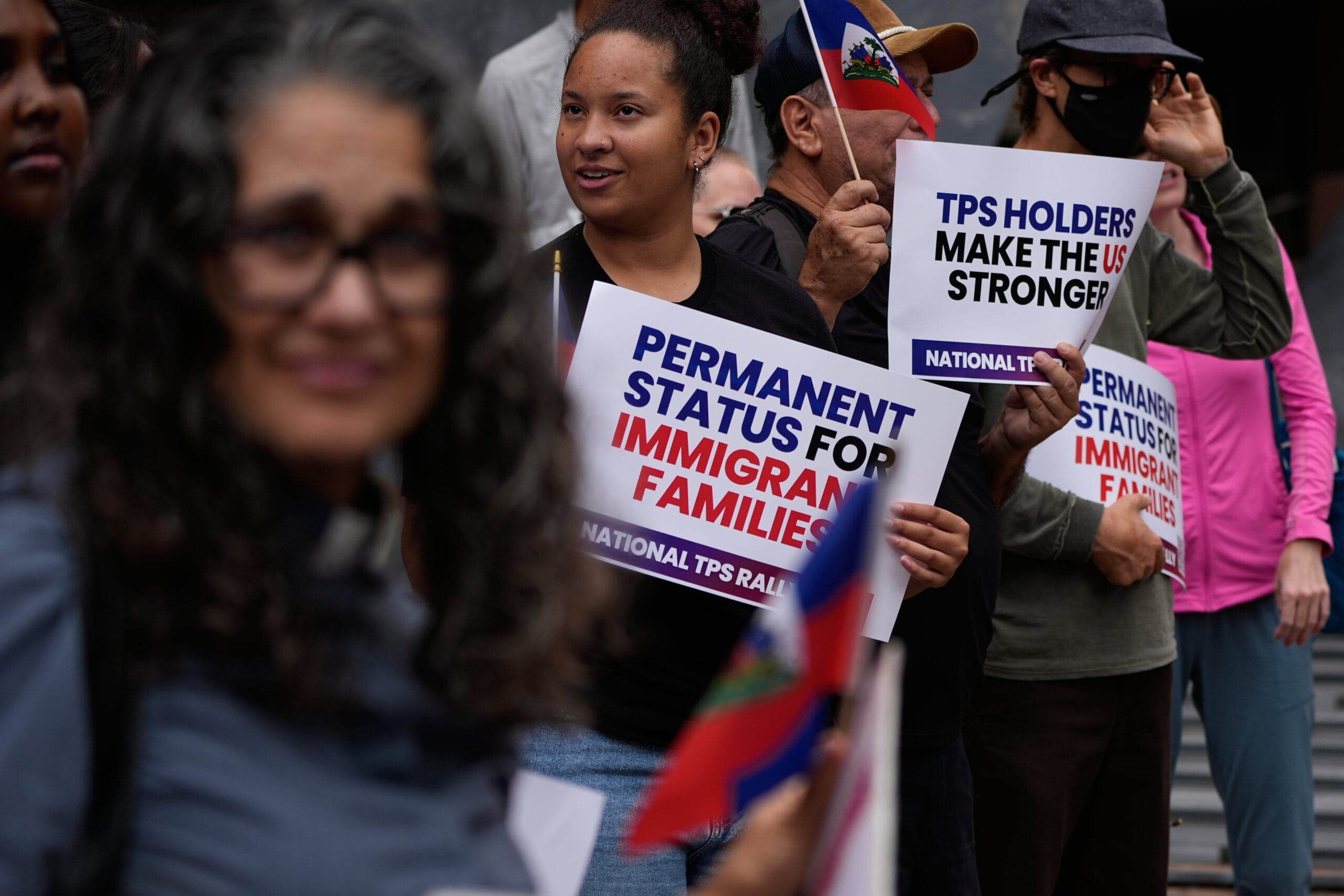 Estados Unidos aumenta las tarifas para solicitar asilo, TPS y permisos de trabajo a partir del 16 de octubre
