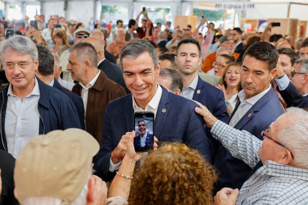 Acampadas en España por la vivienda, en directo | Dirigentes del PSOE y ministros del Gobierno creen que Sánchez debe convocar elecciones si se tumban los decretos
