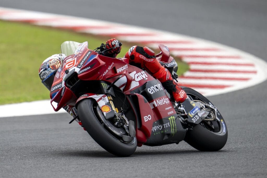 Marc Márquez aprieta el Mundial en la esprint de Motegi ante un sancionado Jorge Martín