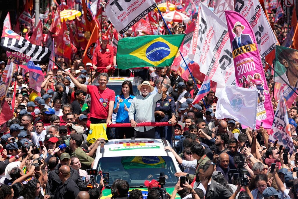 Elecciones en Brasil: Lula afirma que él puede parar el avance del fascismo