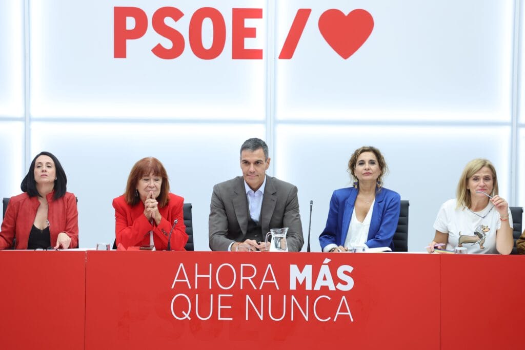 El presidente del Gobierno, Pedro Sánchez, asiste a la reunión de la Comisión Ejecutiva Federal del PSOE, el lunes en Madrid.