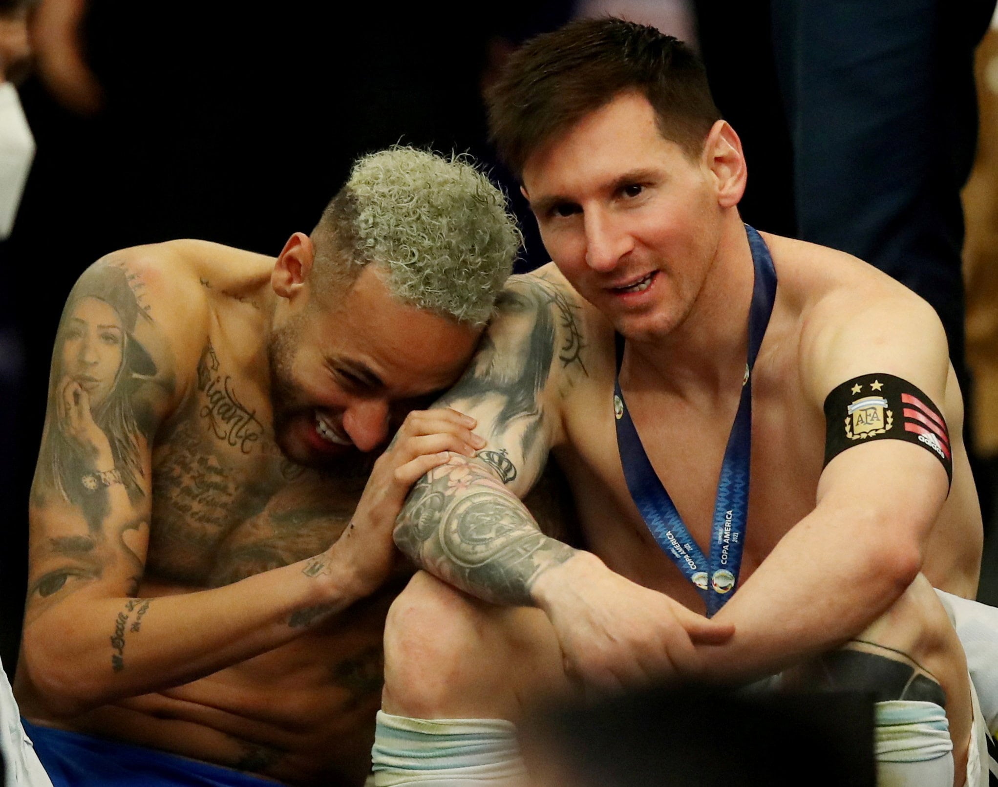 Neymar y Lionel Messi en una imagen inolvidable tras el título de la Copa América 2021 de Argentina en el Maracaná (Foto: Reuters/Ricardo Moraes)