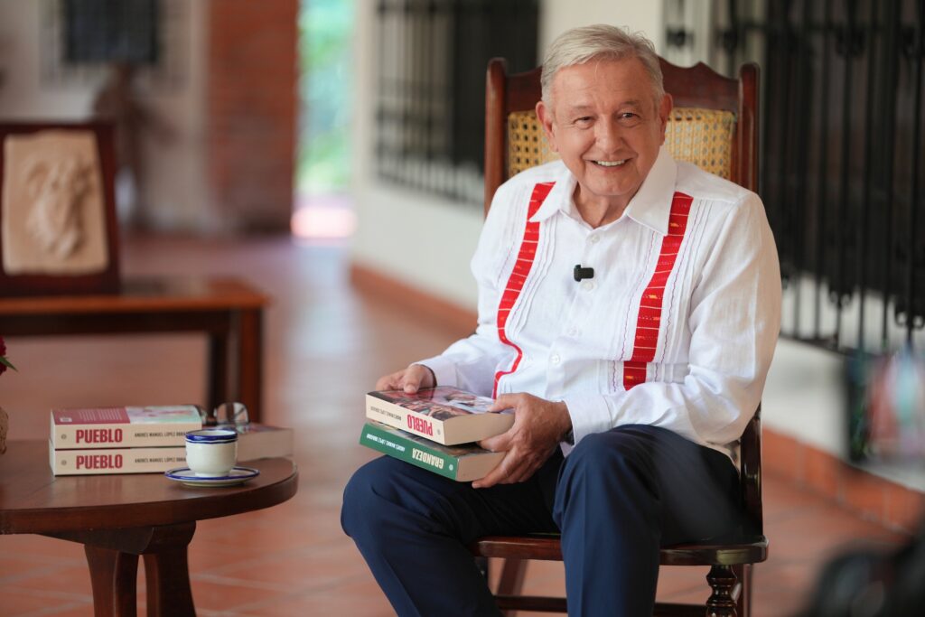 López Obrador critica en su libro la “prepotente, inhumana e injerencista” política de Estados Unidos contra México