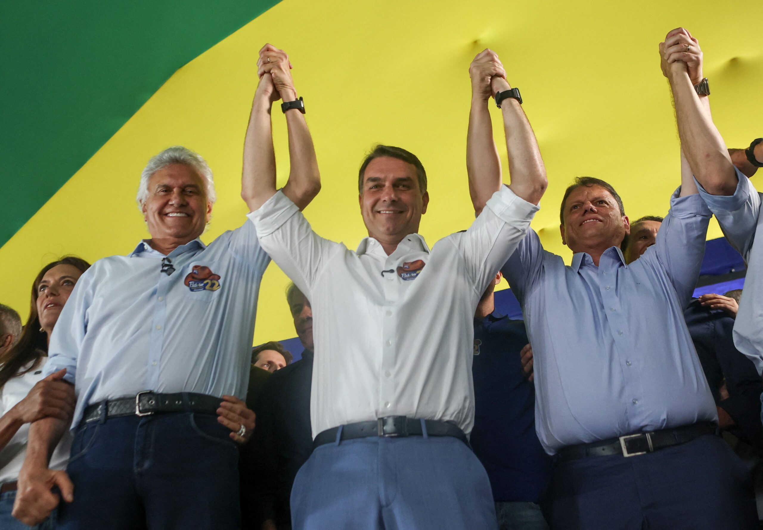 El ultra Flávio Bolsonaro anuncia que quiere “reformar la Constitución para redemocratizar” Brasil