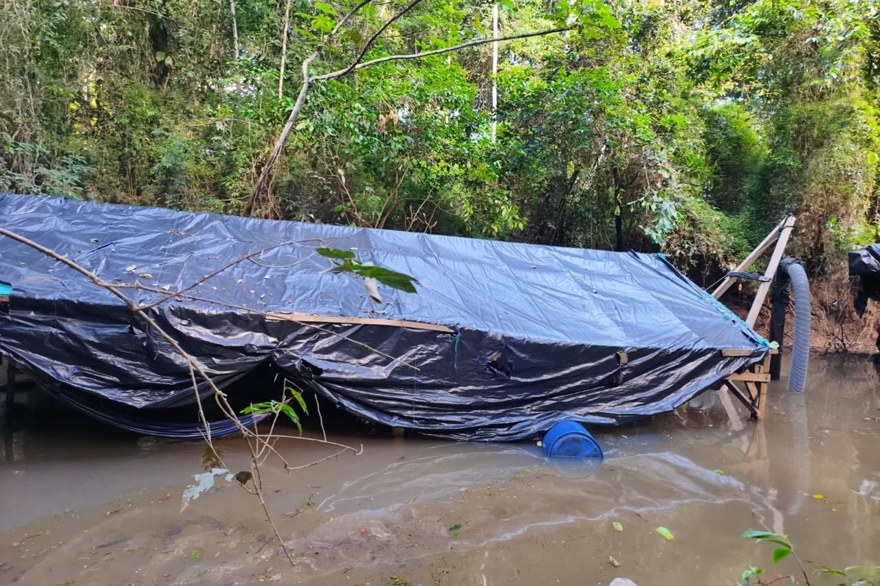 La Inteligencia Naval vinculó las infraestructuras de minería ilegal con la facción Calarcá del Grupo Armado Organizado Residual - crédito prensa Armada de Colombia