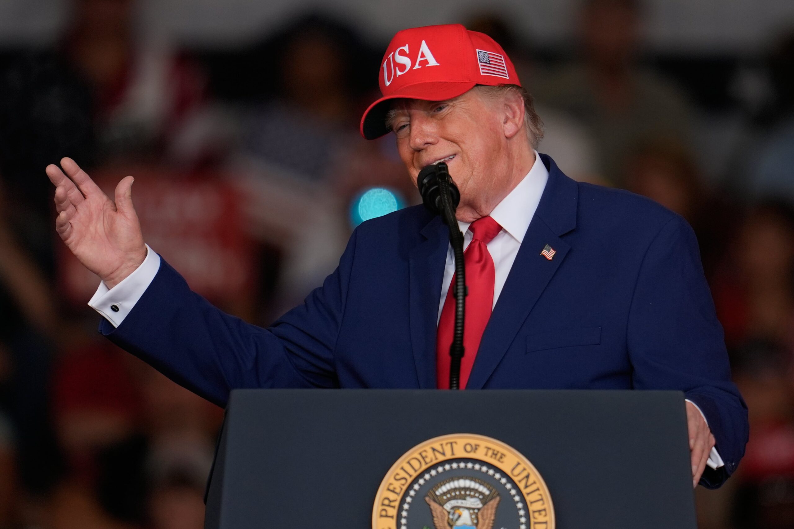 Trump suspende sanciones contra Rusia en pleno giro para que Putin le ayude a bajar el precio de la energía antes de las elecciones