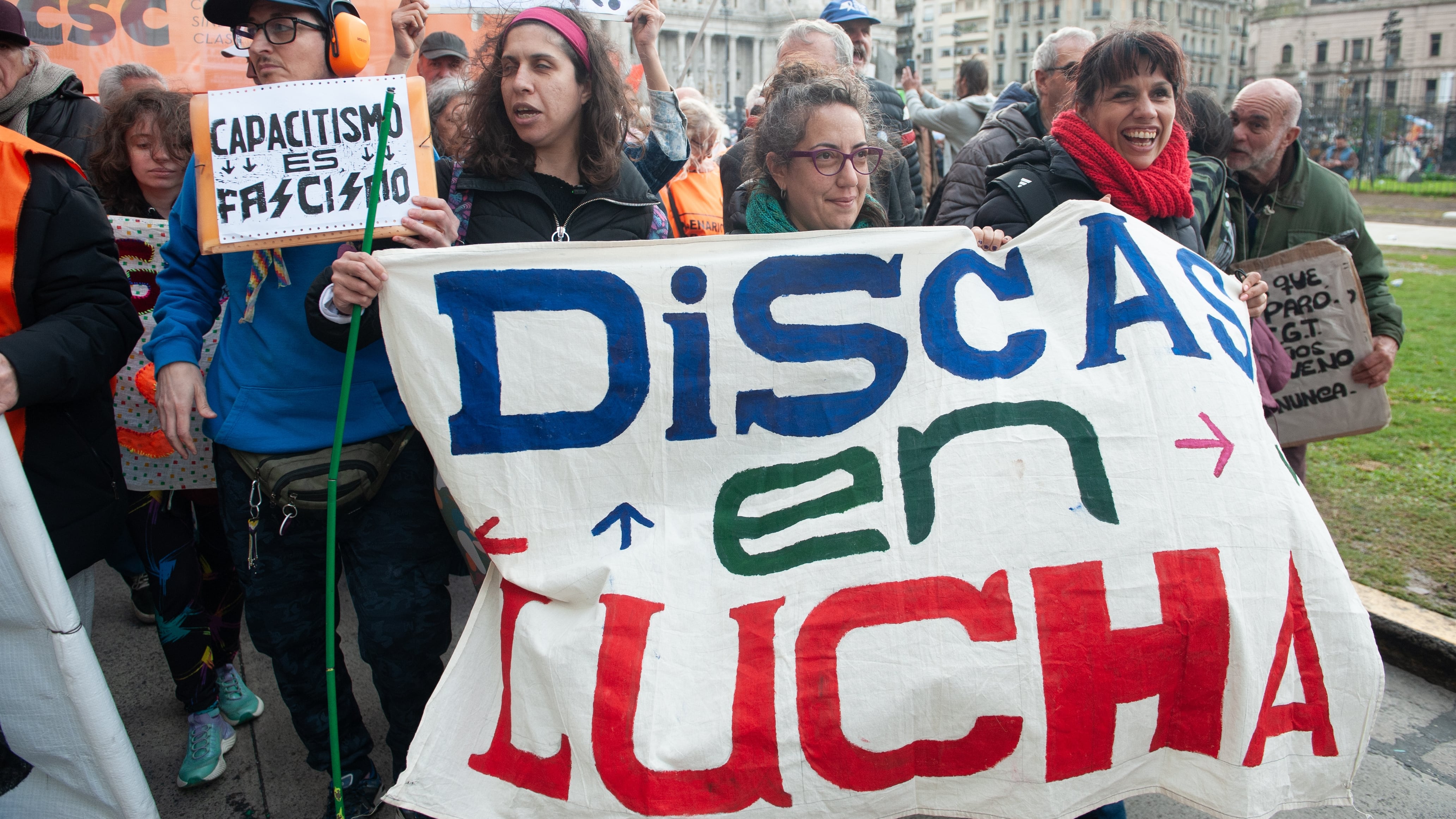 Familias de personas con discapacidad sostienen desde hace años su reclamo por mayor asistencia del Estado (Jaime Olivos)
