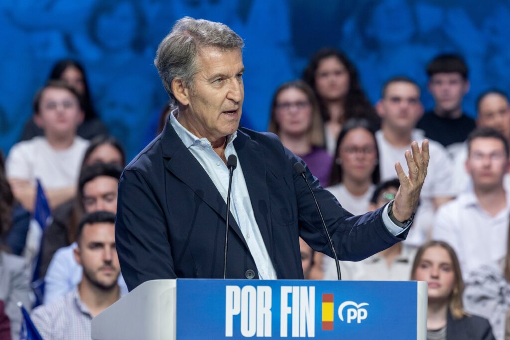 El presidente del PP, Alberto Núñez Feijóo, el viernes en Valencia.