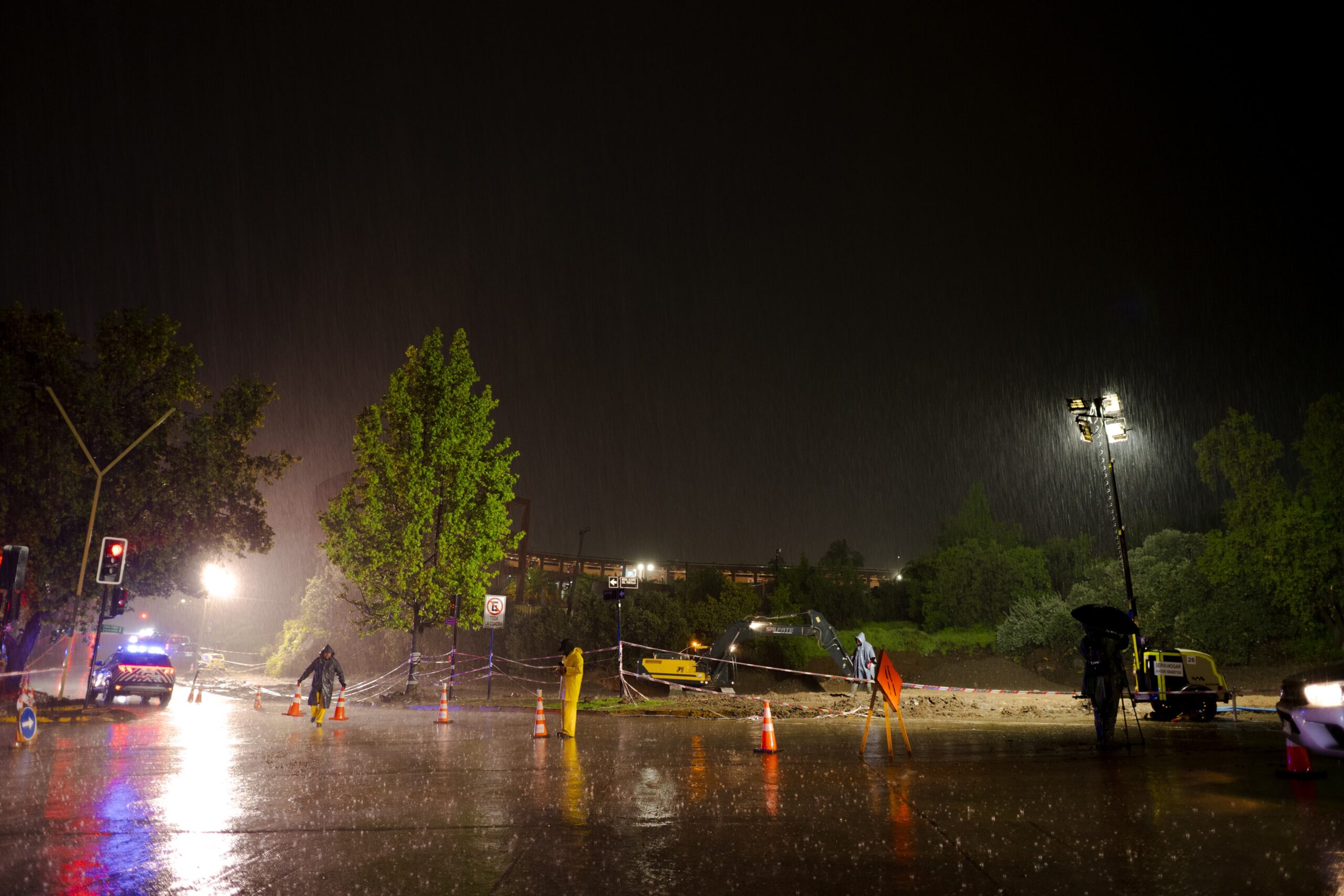 Trabajos en la comuna Las Condes, después de las inundaciones del 8 de octubre.